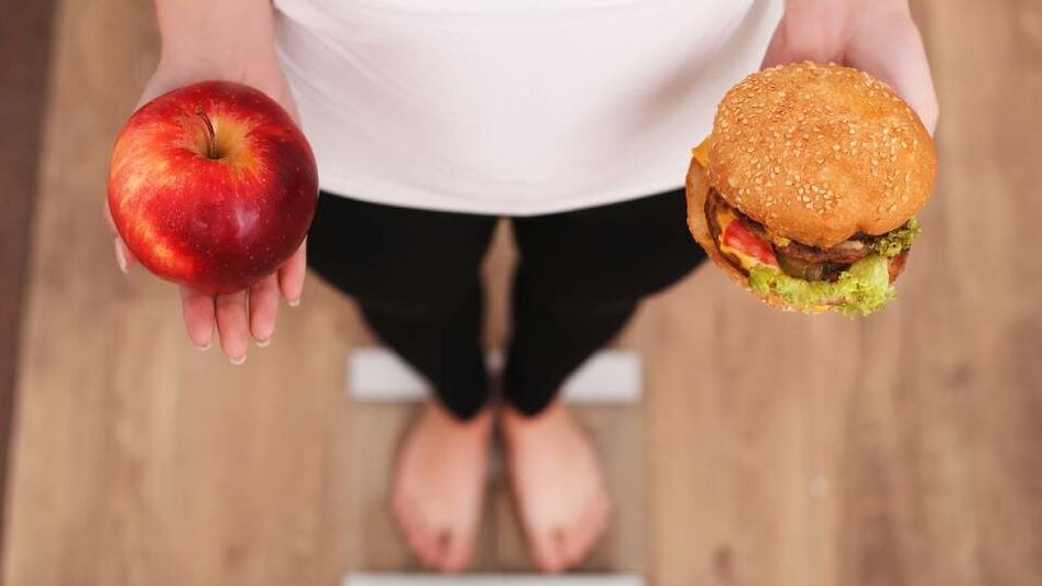 Uma maneira de perder peso rapidamente é mudar sua dieta. 