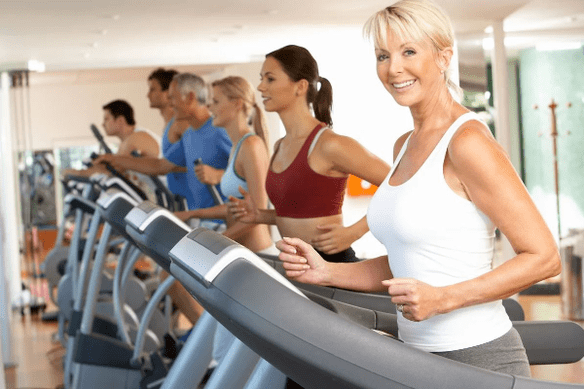 O treinamento cardiovascular em esteira ajudará você a perder peso nas áreas abdominal e lateral